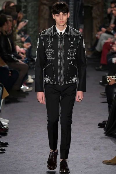 Look 18